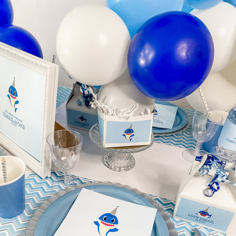 CENTRE DE TABLE BALLON POUR LE PREMIER ANNIVERSAIRE D'UN GARÇON REQUIN